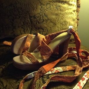 Strappy sandals... so cute!!!